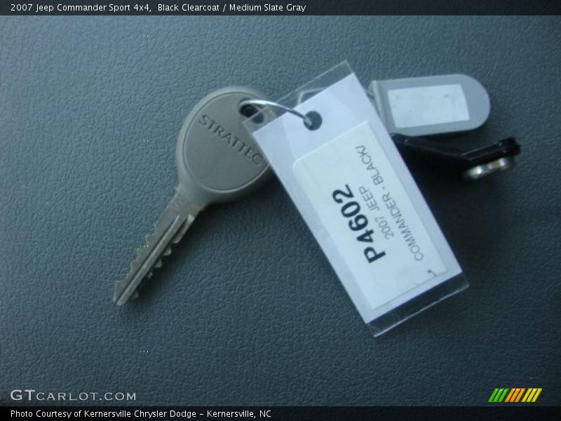 Black Clearcoat / Medium Slate Gray 2007 Jeep Commander Sport 4x4