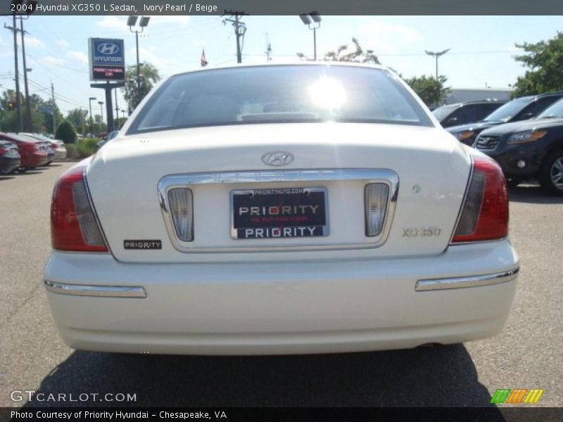 Ivory Pearl / Beige 2004 Hyundai XG350 L Sedan