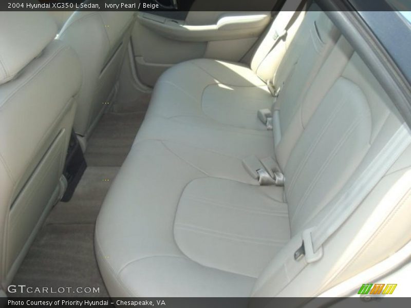 Ivory Pearl / Beige 2004 Hyundai XG350 L Sedan