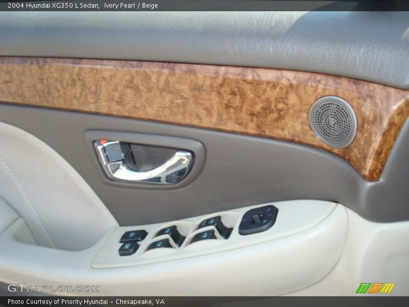 Ivory Pearl / Beige 2004 Hyundai XG350 L Sedan