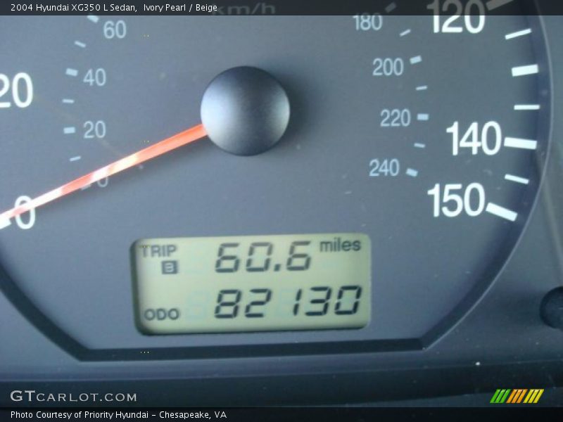 Ivory Pearl / Beige 2004 Hyundai XG350 L Sedan