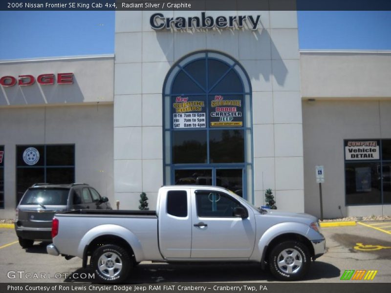 Radiant Silver / Graphite 2006 Nissan Frontier SE King Cab 4x4