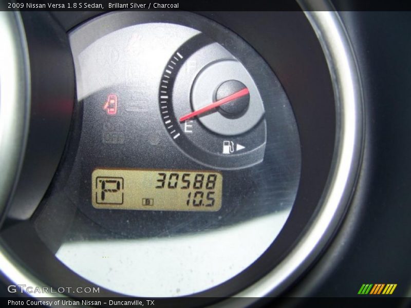 Brillant Silver / Charcoal 2009 Nissan Versa 1.8 S Sedan