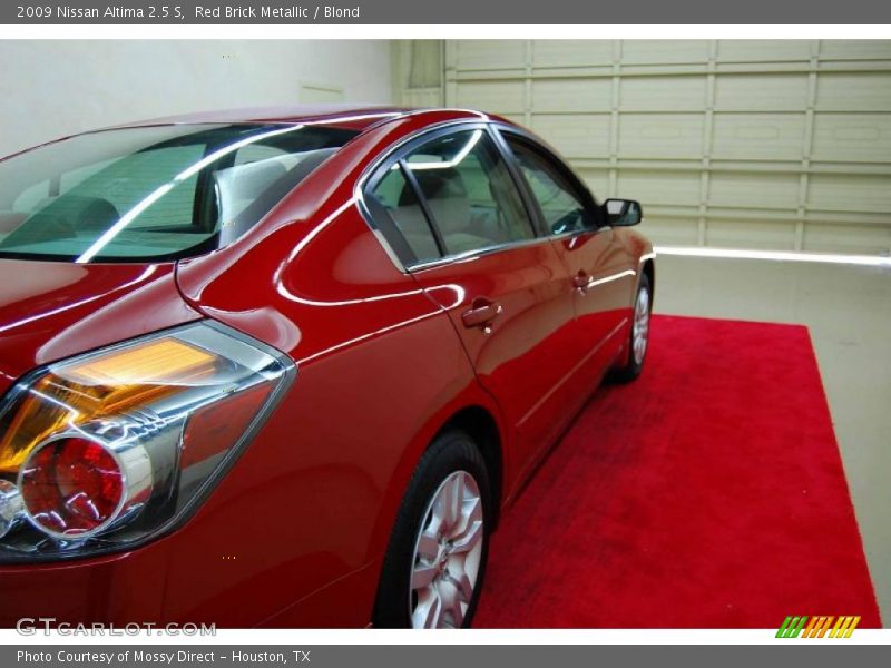 Red Brick Metallic / Blond 2009 Nissan Altima 2.5 S