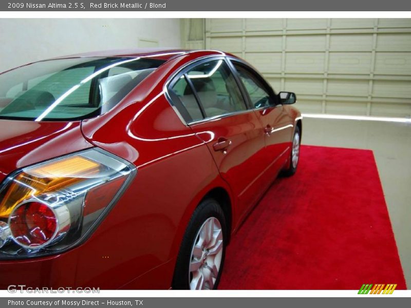 Red Brick Metallic / Blond 2009 Nissan Altima 2.5 S