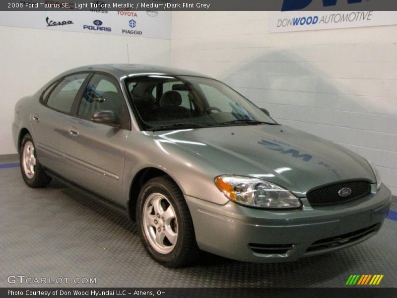 Light Tundra Metallic / Medium/Dark Flint Grey 2006 Ford Taurus SE