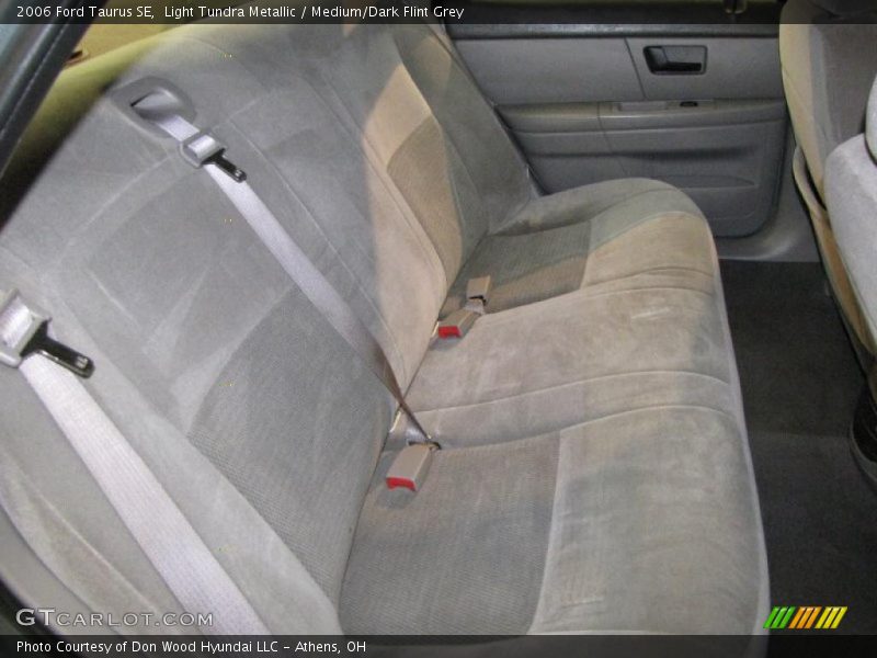 Light Tundra Metallic / Medium/Dark Flint Grey 2006 Ford Taurus SE