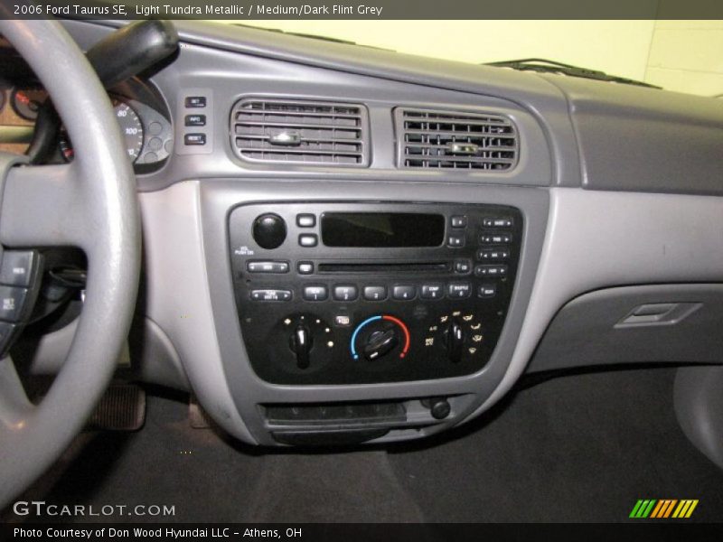 Light Tundra Metallic / Medium/Dark Flint Grey 2006 Ford Taurus SE