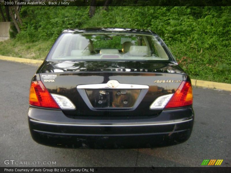 Black / Ivory 2000 Toyota Avalon XLS