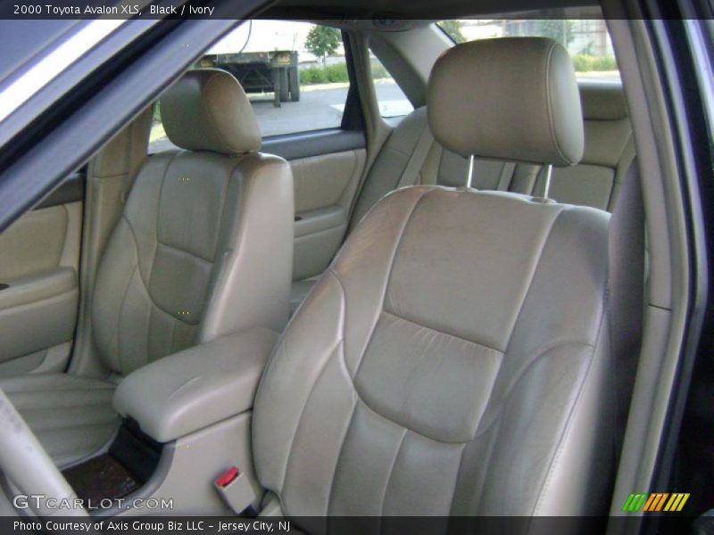 Black / Ivory 2000 Toyota Avalon XLS