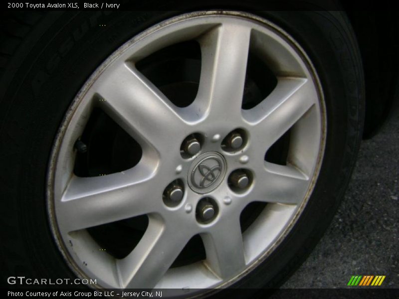 Black / Ivory 2000 Toyota Avalon XLS