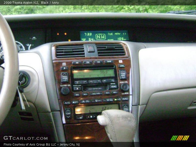 Black / Ivory 2000 Toyota Avalon XLS