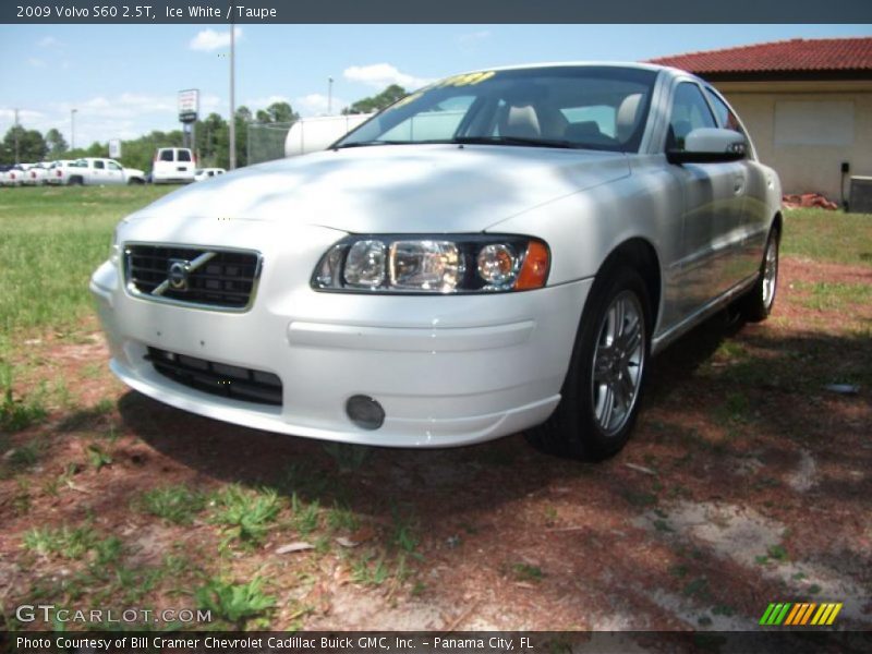 Ice White / Taupe 2009 Volvo S60 2.5T