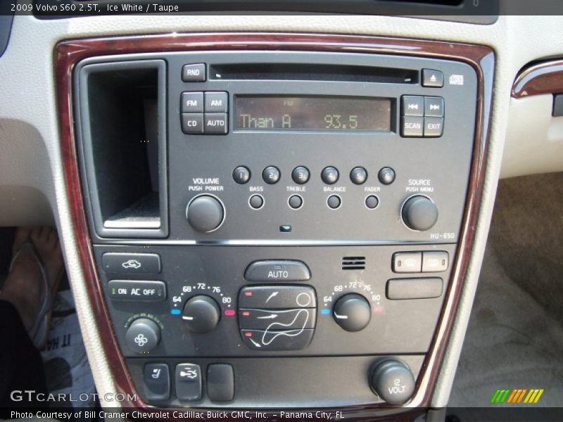 Ice White / Taupe 2009 Volvo S60 2.5T