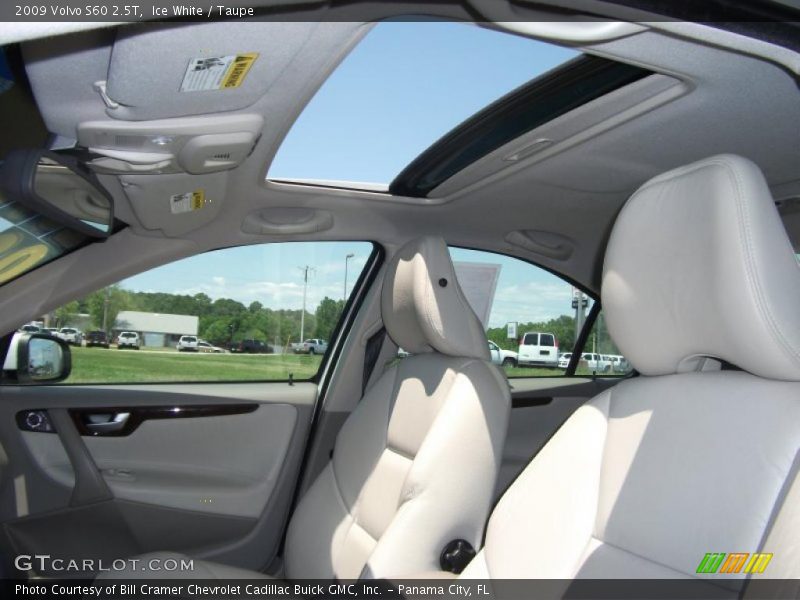 Ice White / Taupe 2009 Volvo S60 2.5T