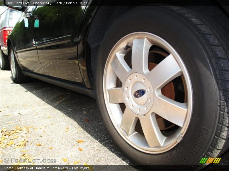 Black / Pebble Beige 2006 Ford Five Hundred SE