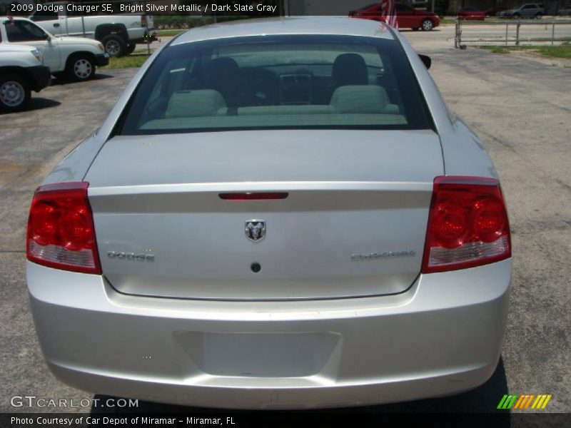 Bright Silver Metallic / Dark Slate Gray 2009 Dodge Charger SE