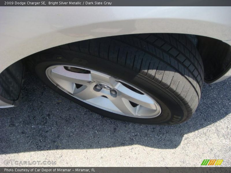 Bright Silver Metallic / Dark Slate Gray 2009 Dodge Charger SE