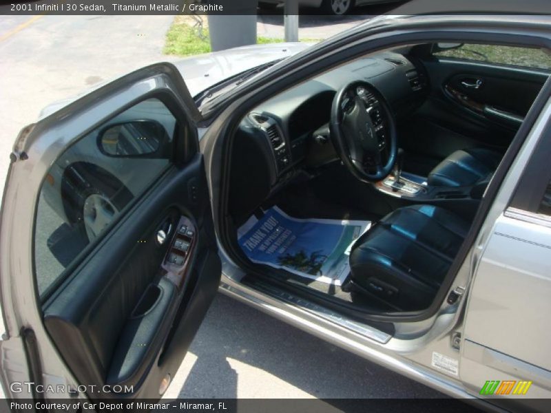 Titanium Metallic / Graphite 2001 Infiniti I 30 Sedan