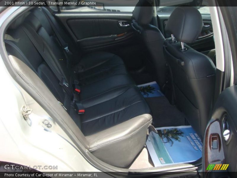 Titanium Metallic / Graphite 2001 Infiniti I 30 Sedan