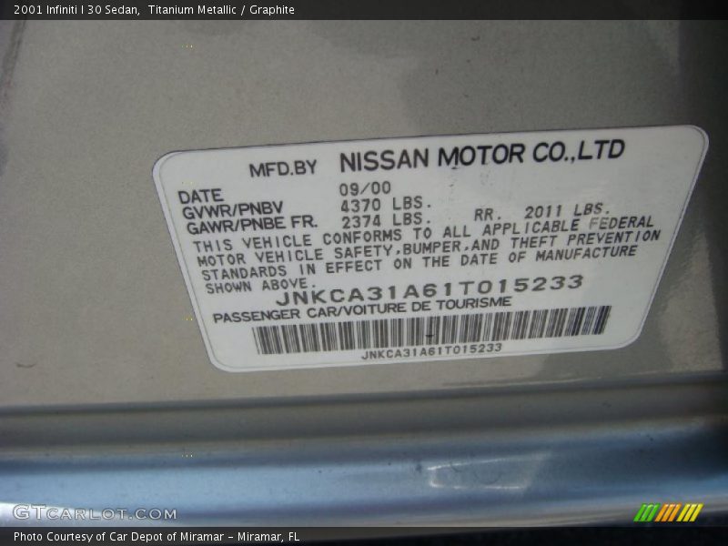Titanium Metallic / Graphite 2001 Infiniti I 30 Sedan