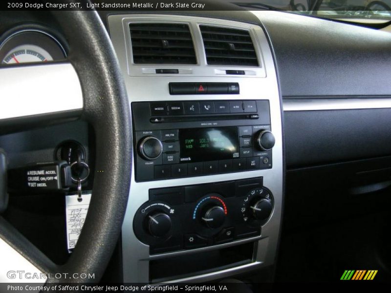 Light Sandstone Metallic / Dark Slate Gray 2009 Dodge Charger SXT