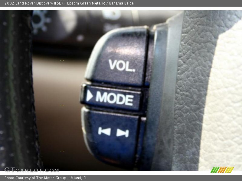 Epsom Green Metallic / Bahama Beige 2002 Land Rover Discovery II SE7