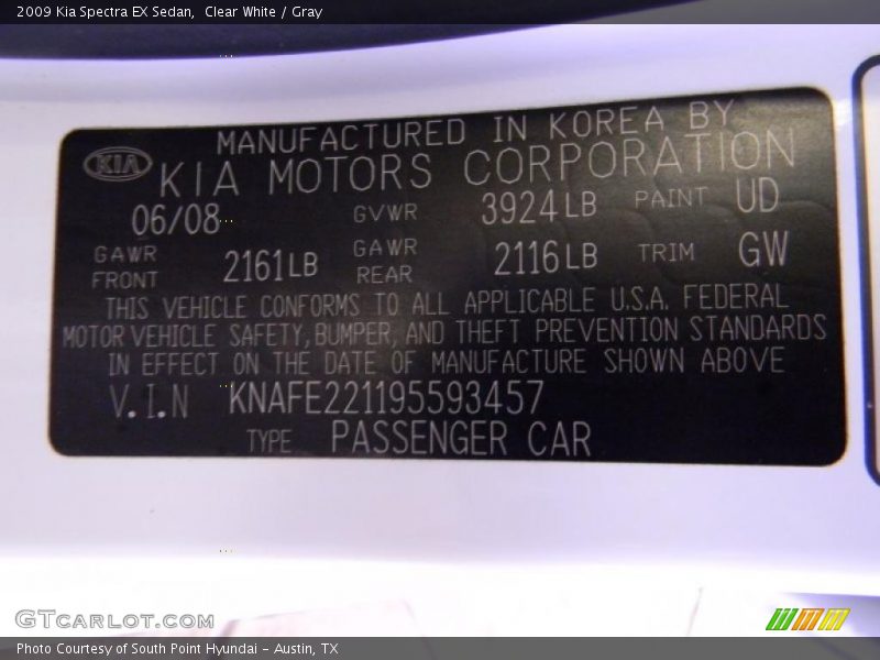 Clear White / Gray 2009 Kia Spectra EX Sedan