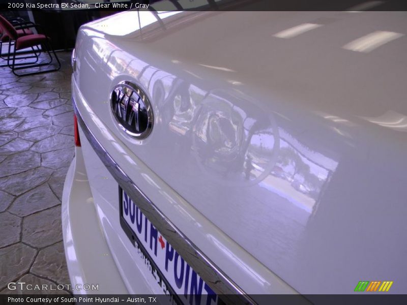 Clear White / Gray 2009 Kia Spectra EX Sedan