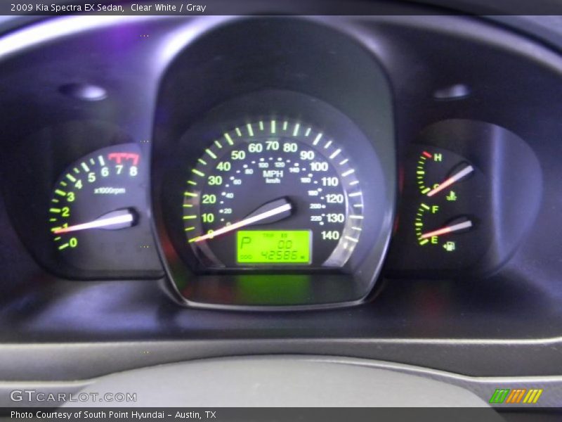 Clear White / Gray 2009 Kia Spectra EX Sedan
