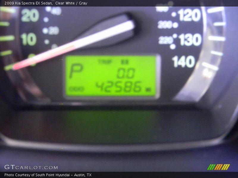 Clear White / Gray 2009 Kia Spectra EX Sedan