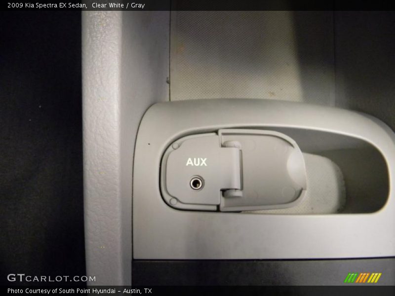 Clear White / Gray 2009 Kia Spectra EX Sedan
