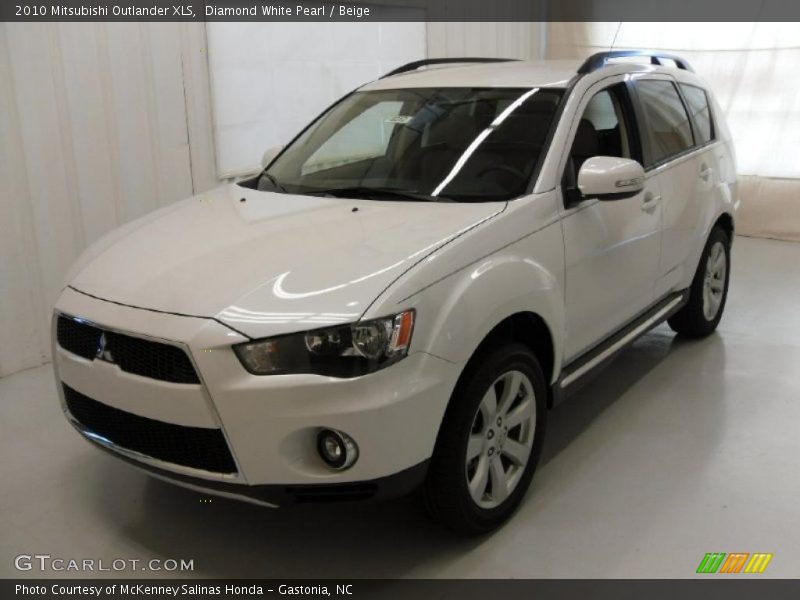 Diamond White Pearl / Beige 2010 Mitsubishi Outlander XLS