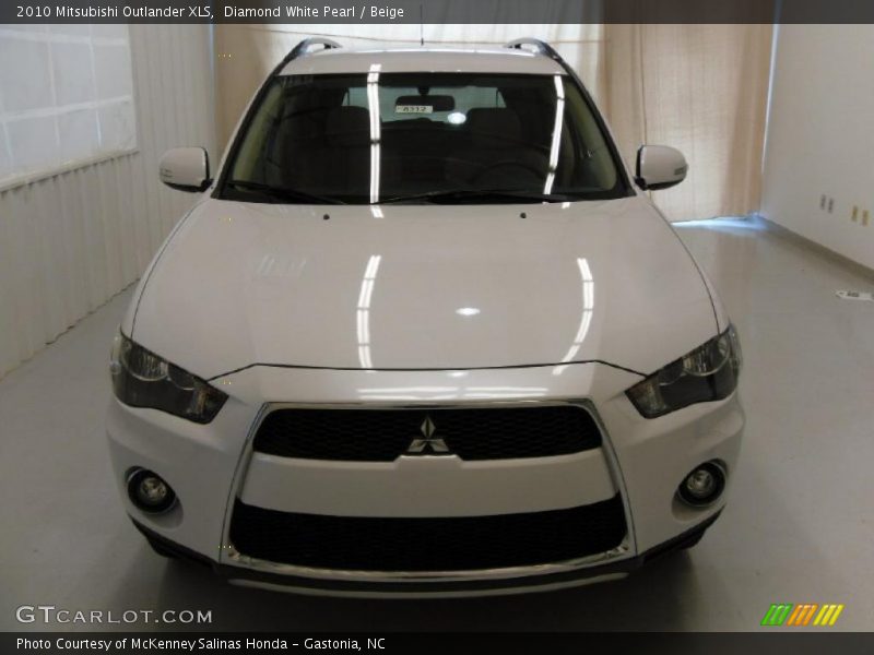Diamond White Pearl / Beige 2010 Mitsubishi Outlander XLS
