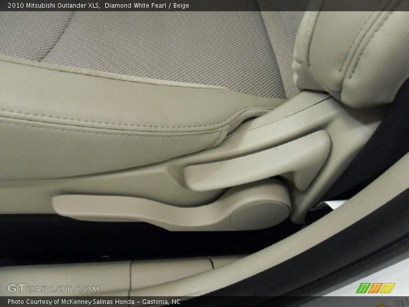 Diamond White Pearl / Beige 2010 Mitsubishi Outlander XLS