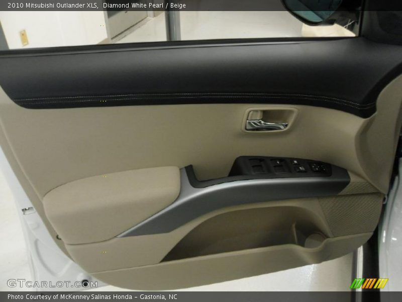 Diamond White Pearl / Beige 2010 Mitsubishi Outlander XLS