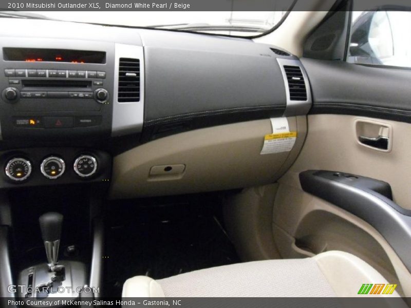Diamond White Pearl / Beige 2010 Mitsubishi Outlander XLS