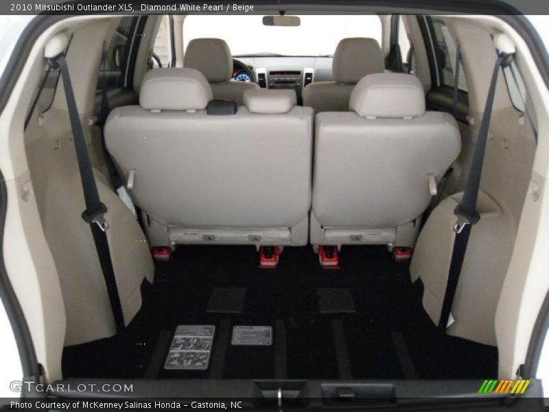 Diamond White Pearl / Beige 2010 Mitsubishi Outlander XLS