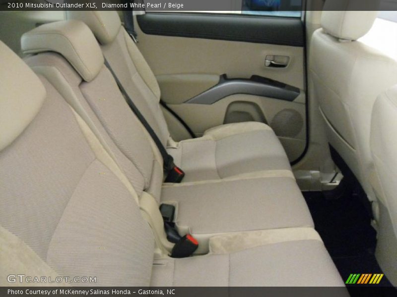 Diamond White Pearl / Beige 2010 Mitsubishi Outlander XLS