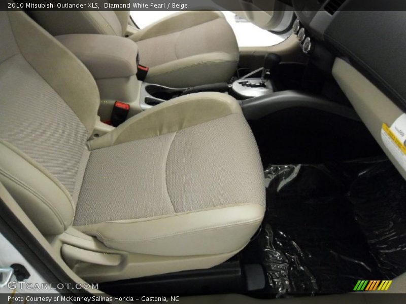 Diamond White Pearl / Beige 2010 Mitsubishi Outlander XLS