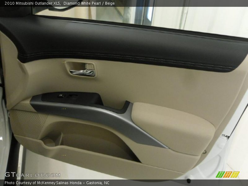 Diamond White Pearl / Beige 2010 Mitsubishi Outlander XLS