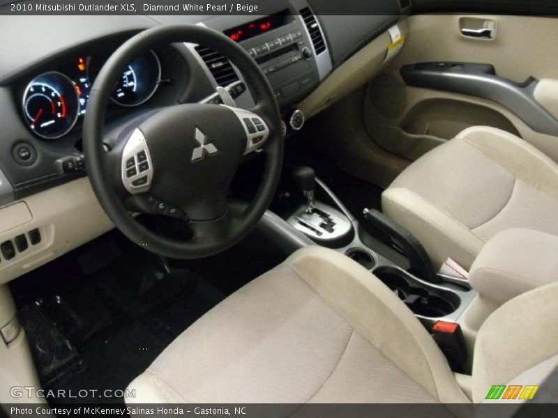 Diamond White Pearl / Beige 2010 Mitsubishi Outlander XLS
