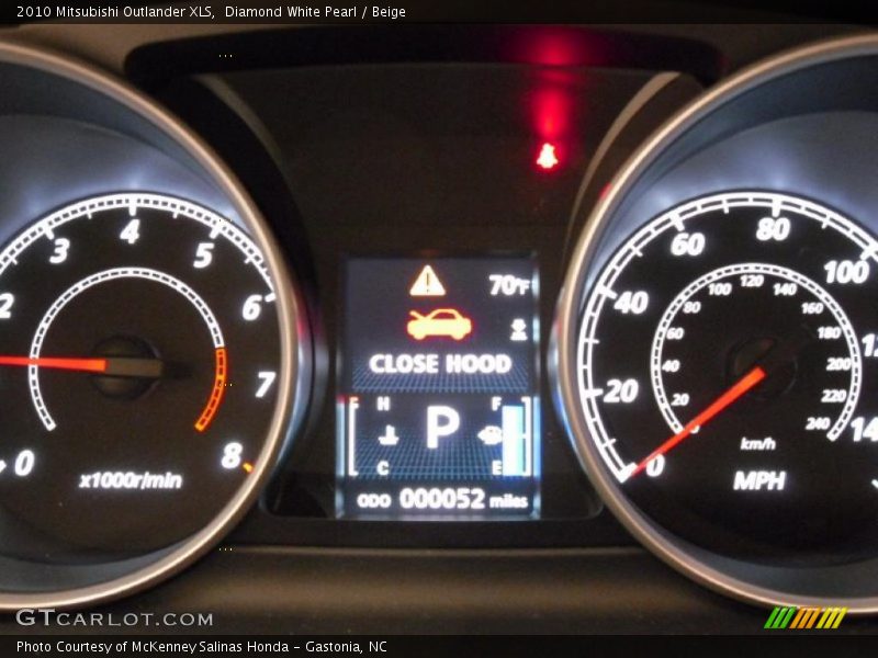 Diamond White Pearl / Beige 2010 Mitsubishi Outlander XLS
