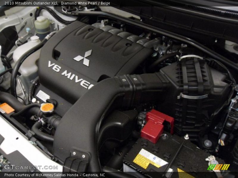 Diamond White Pearl / Beige 2010 Mitsubishi Outlander XLS