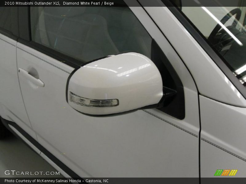 Diamond White Pearl / Beige 2010 Mitsubishi Outlander XLS