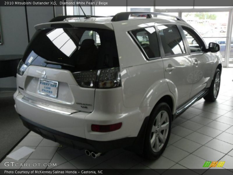 Diamond White Pearl / Beige 2010 Mitsubishi Outlander XLS