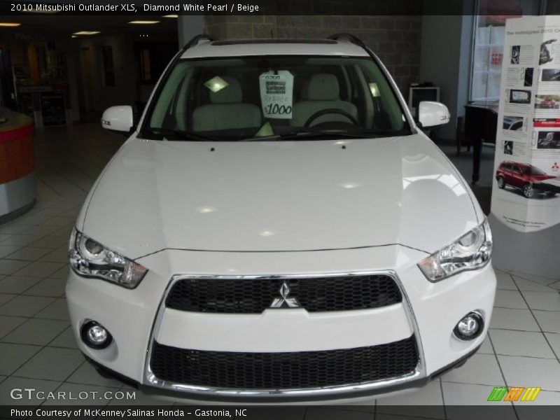 Diamond White Pearl / Beige 2010 Mitsubishi Outlander XLS