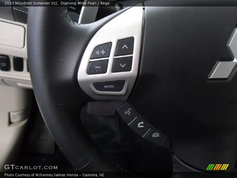 Diamond White Pearl / Beige 2010 Mitsubishi Outlander XLS