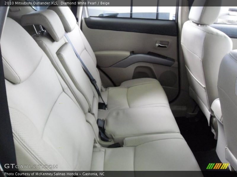 Diamond White Pearl / Beige 2010 Mitsubishi Outlander XLS