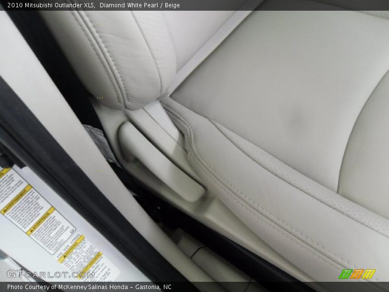 Diamond White Pearl / Beige 2010 Mitsubishi Outlander XLS
